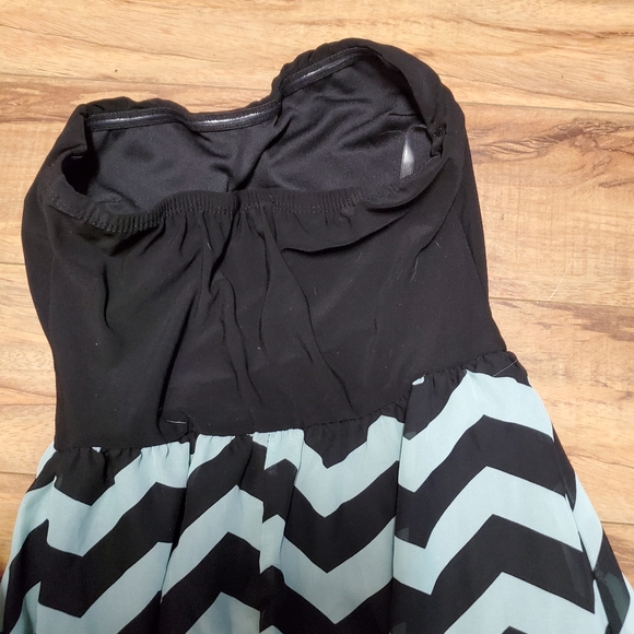 Dress - Picture 3 of 4